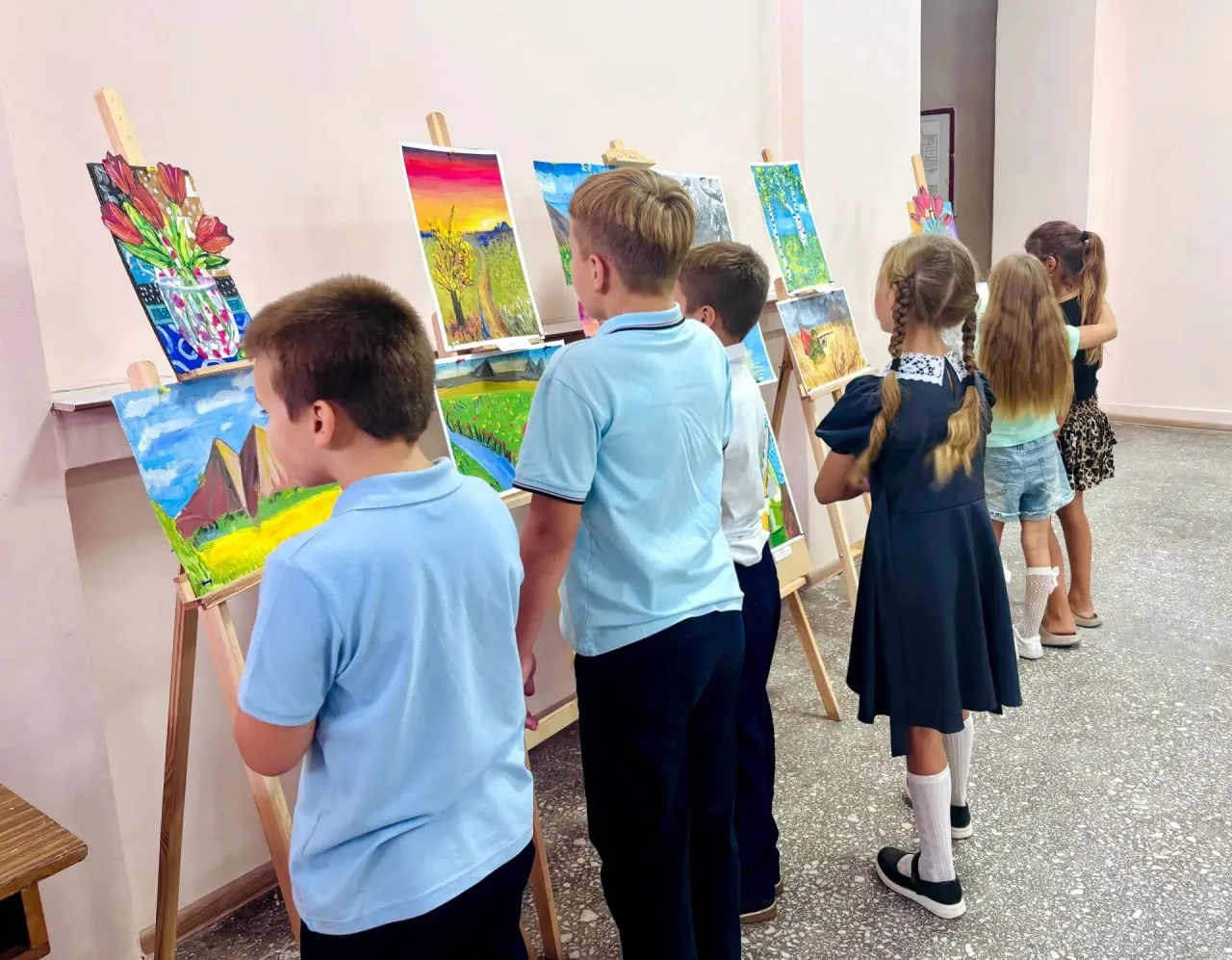 🖼Выставка рисунков «Сердце из угля и стали»
