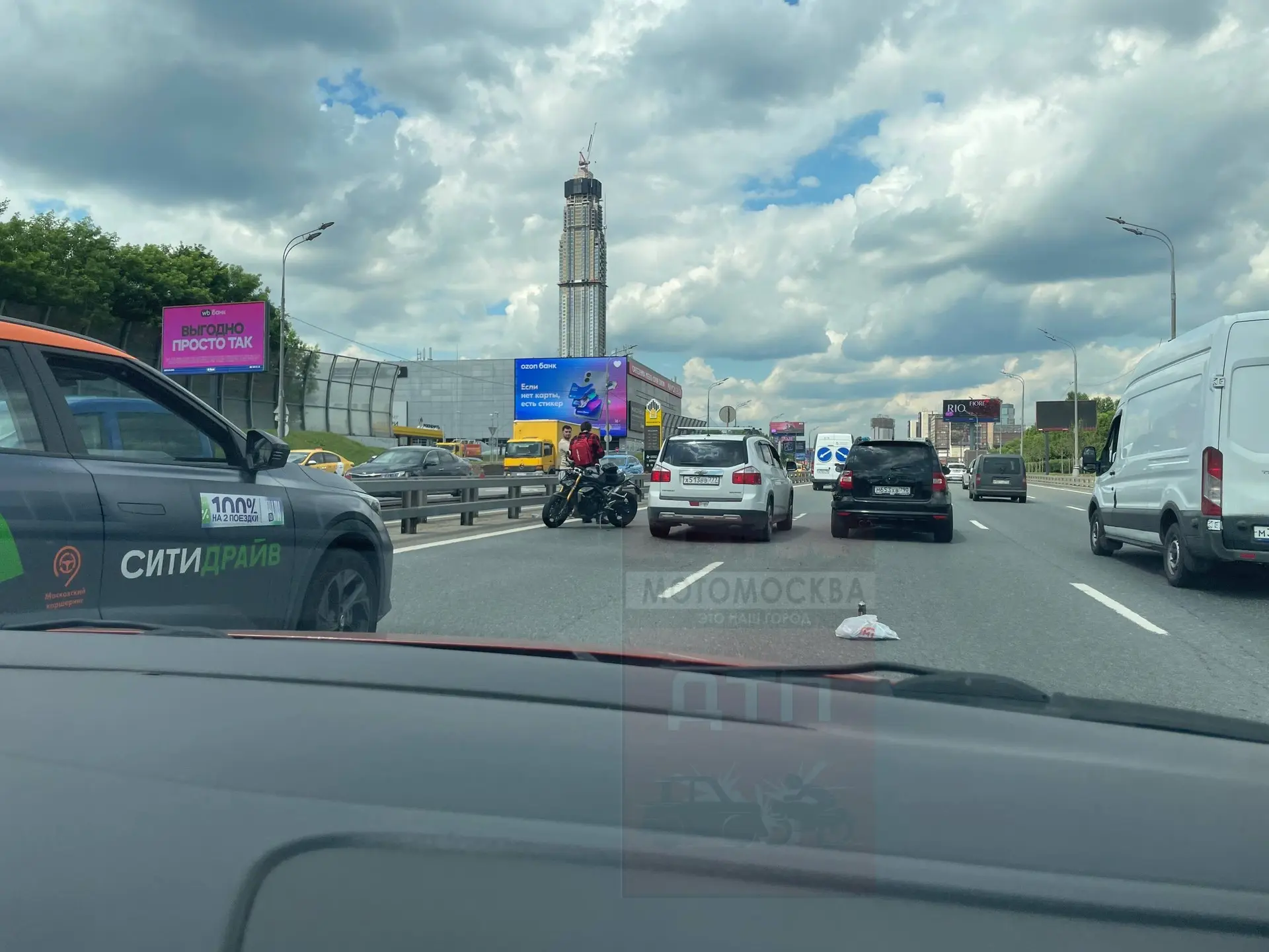 Дата и время: 2026-06-15 11:13:00
ДТП
мот/авто
Цел
ТТК внутрянка , перед 5-м Донским проездом 
Вроде