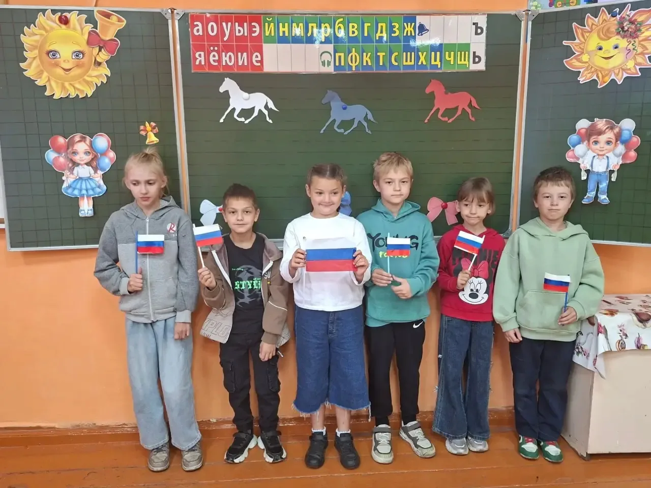 🇷🇺 Флаг России — сильный, гордый! Он России дух свободный!