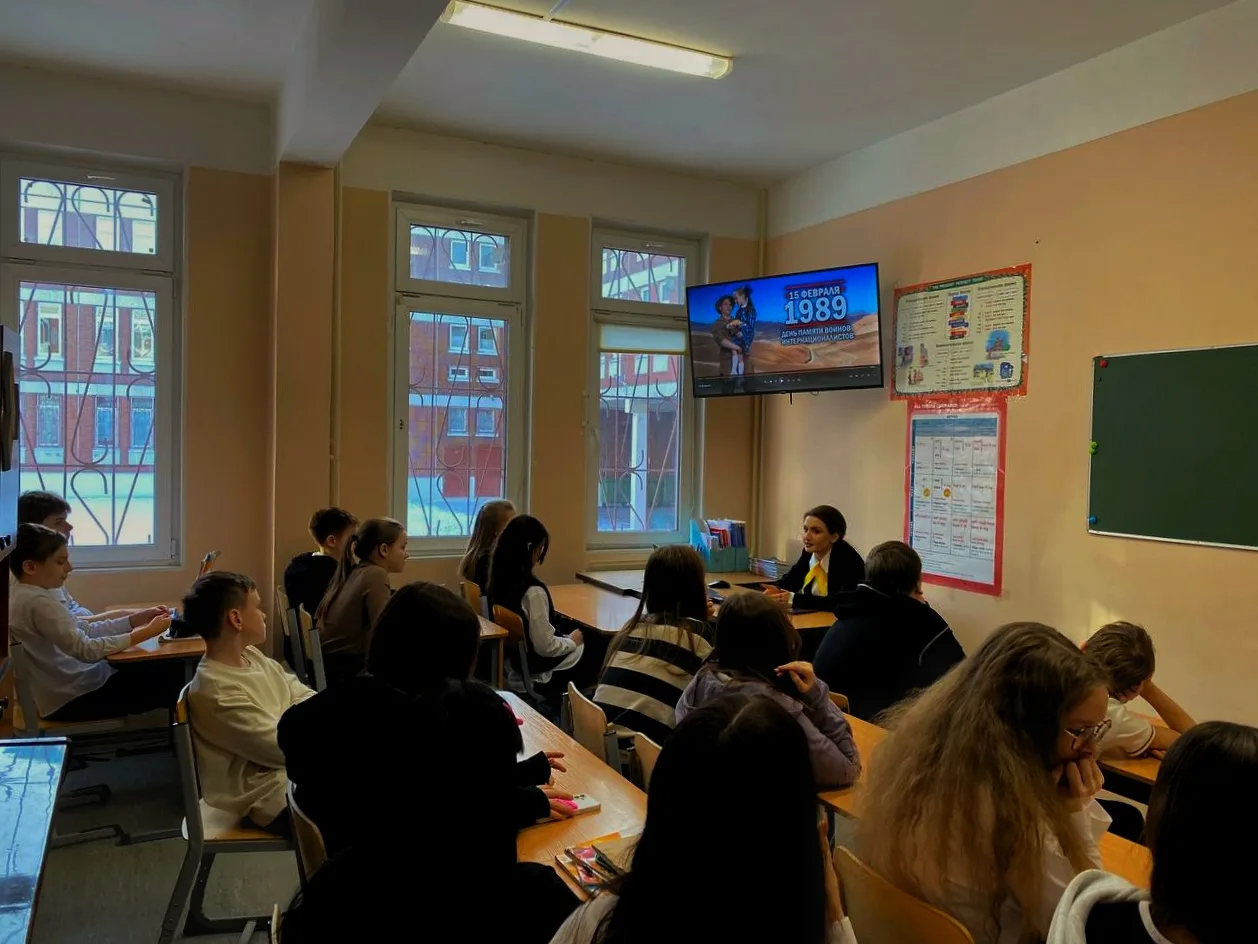 🎖День воинов-интернационалистов в нашей школе  В пятницу в нашей школе прошли мероприятия, посвящённ