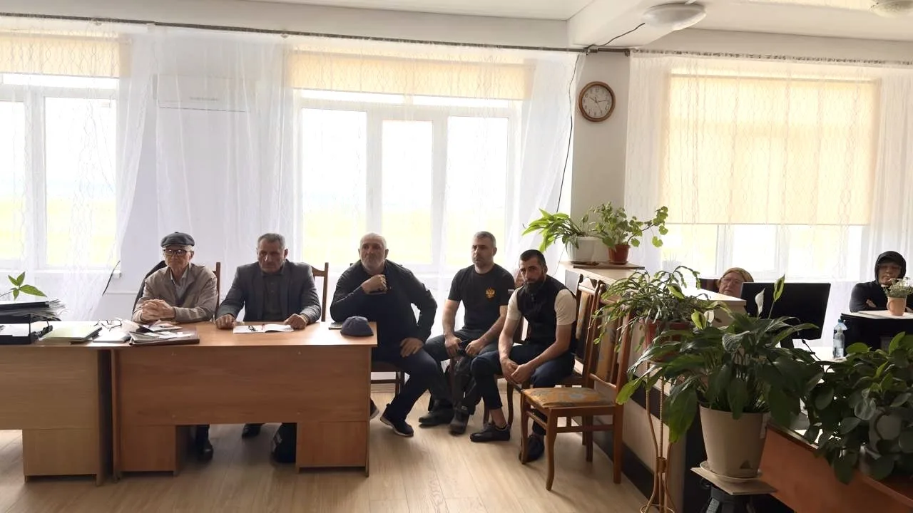 🌍Совещание по вопросам водоснабжения: замглавы Новолакского района обсудил с ЖКХ актуальные проблемы
