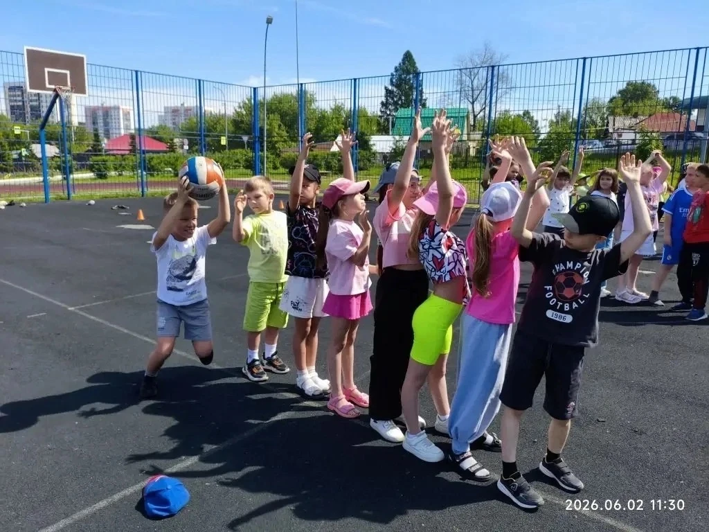 🤸🏻🏆
«В здоровом теле - здоровый дух»

Каждое утро в нашем пришкольном лагере начинается с зарядки