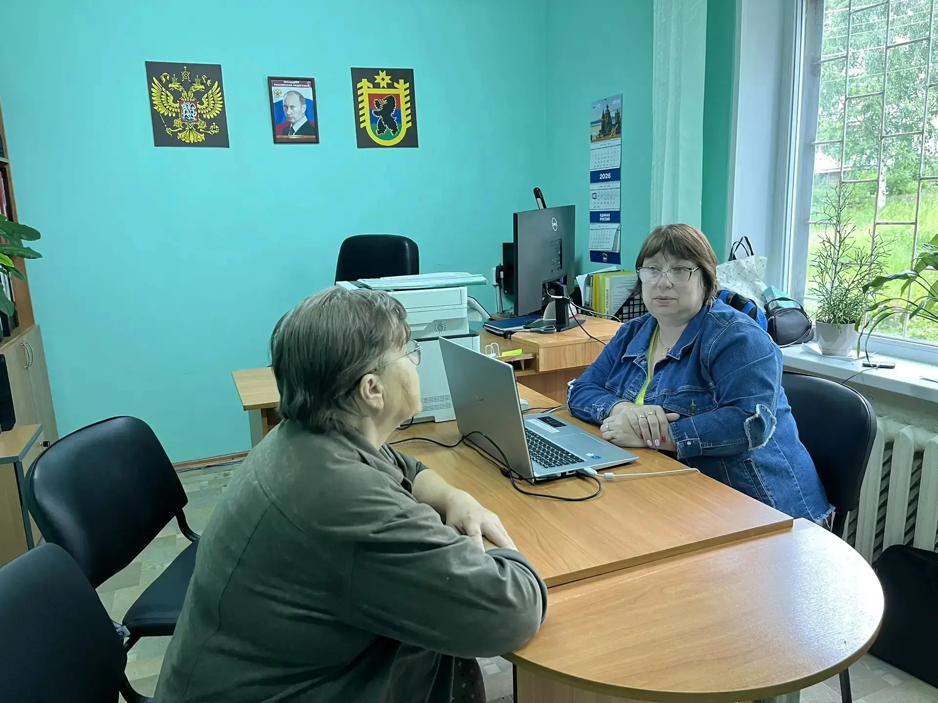 Жителям Кварцитного получать необходимые услуги стало проще. Сегодня состоялся выездной приём специа