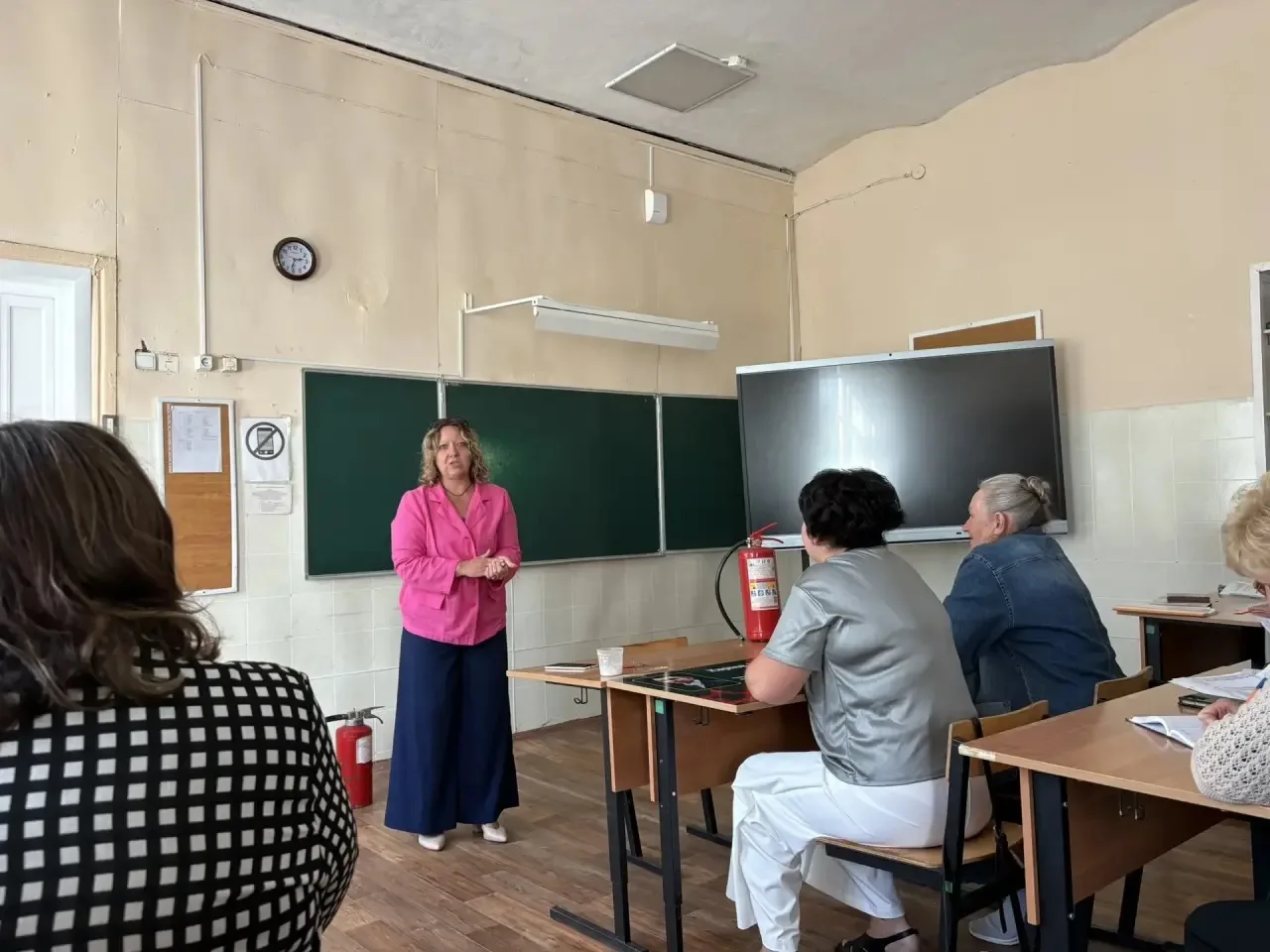 🇷🇺 Безопасность превыше всего: в школе прошло трудовое собрание коллектива