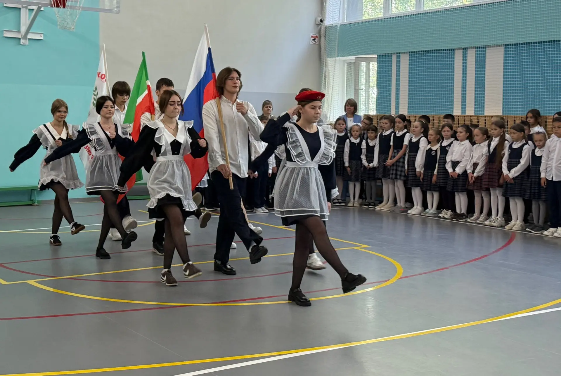 🇷🇺Утро понедельника в лицее: флаги, гимн и серьёзный  разговор🗣️