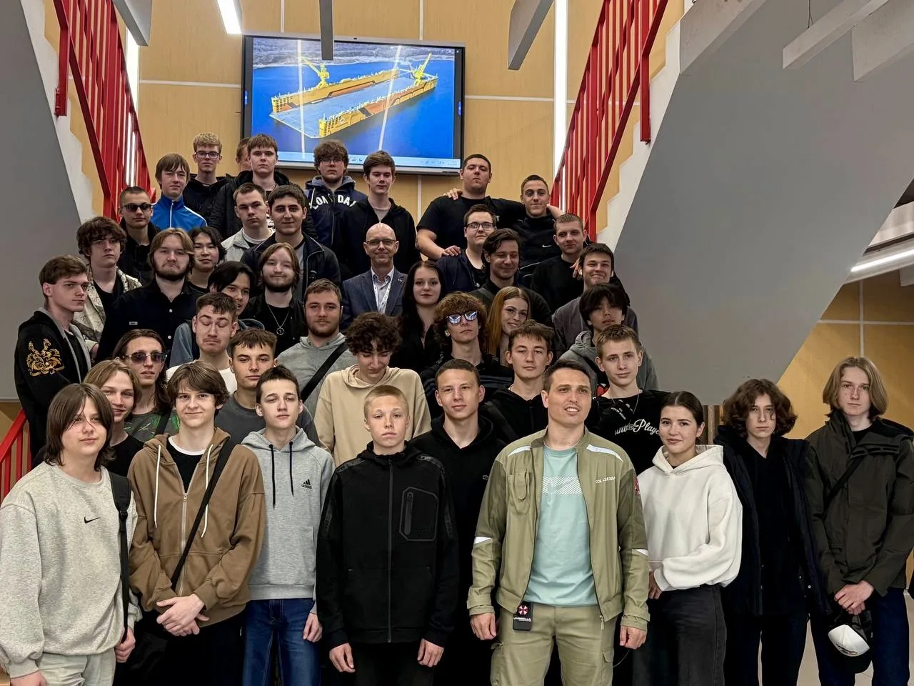 👷‍♂️А мы снова на экскурсии!

Студенты группы 112-РЭ-25 вместе с куратором Давыдовой Кристиной Алек