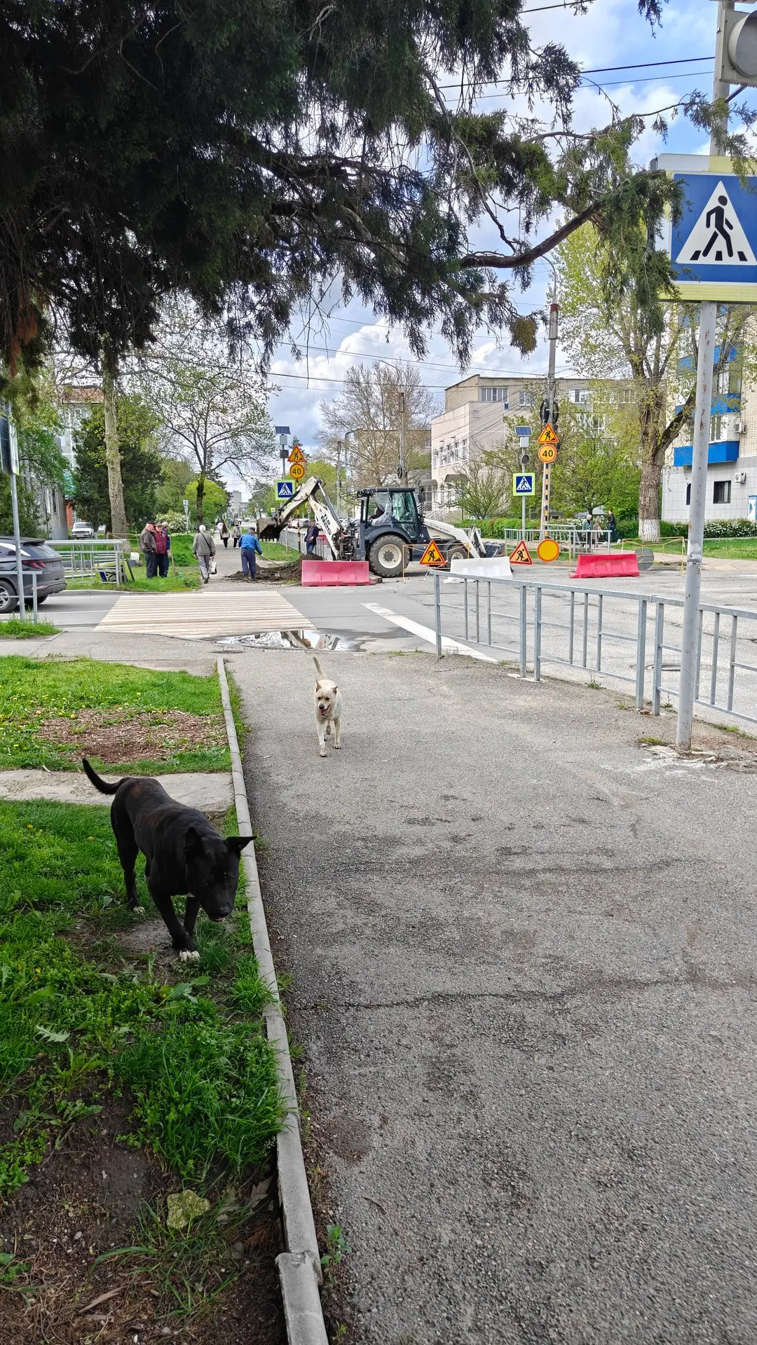 Маленький кусок Интернациональный временно перекрыт на перекрёстке с Чапаева, проезда от Гоголя к 5 