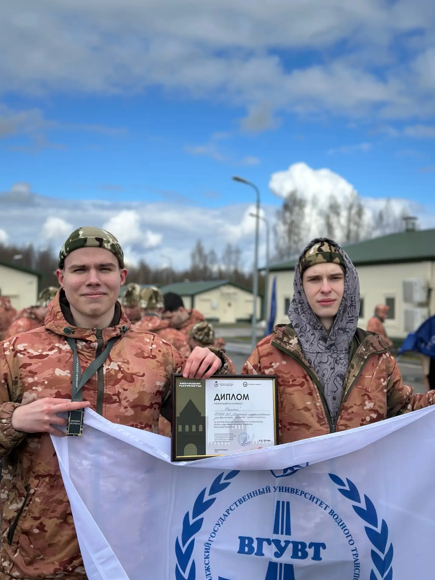 «ФЛАГМАН» В ДЕЛЕ: СТУДЕНТЫ ВОЛЖСКОГО УНИВЕРСИТЕТА ПОКАЗАЛИ КЛАСС НА «МОЛОДЫХ ПАТРИОТАХ»  Студенты Во