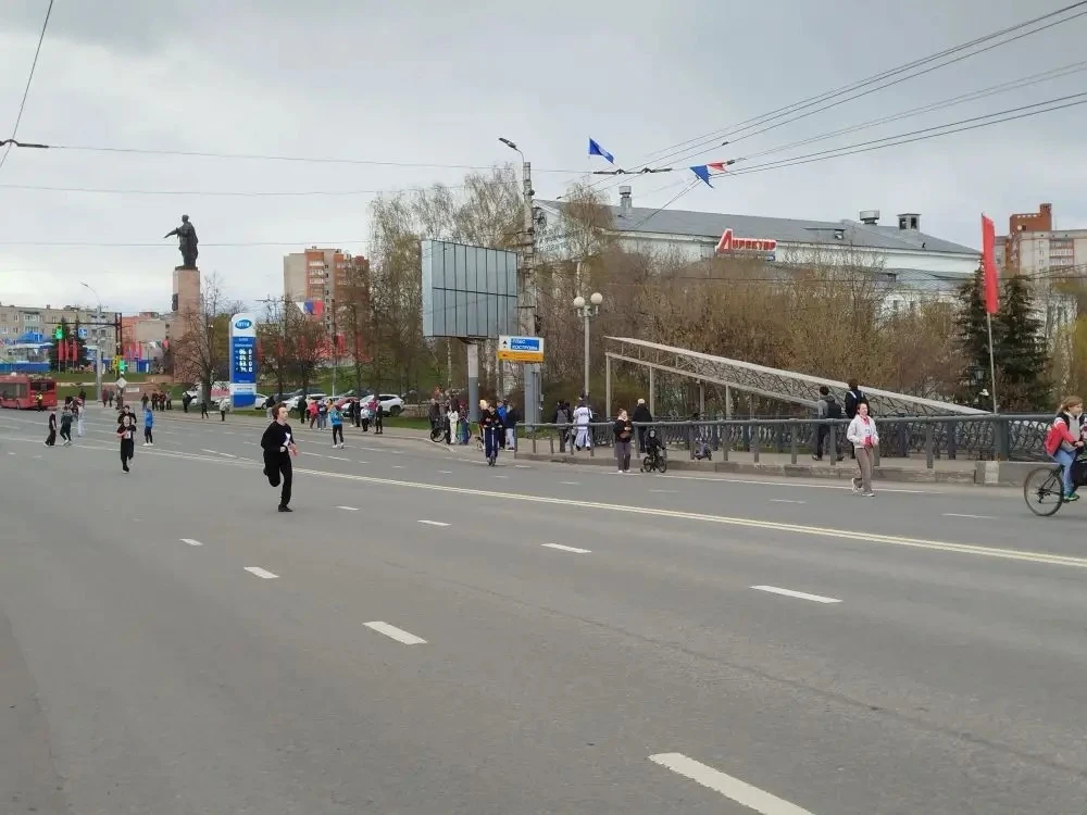 🎉Наша школа на Первомайской эстафете — мы в деле!   🏃‍♂️С гордостью сообщаем, что команда нашей школ