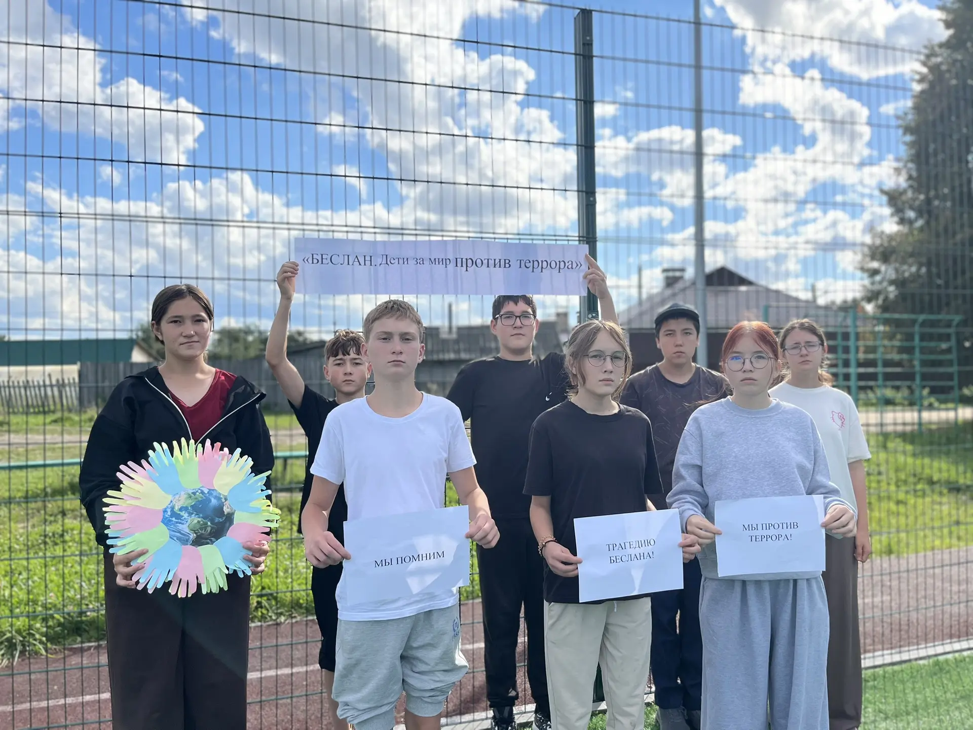 В МБОУ «Шумерлинская СОШ» почтили память жертв терроризма: школьники приняли участие во...