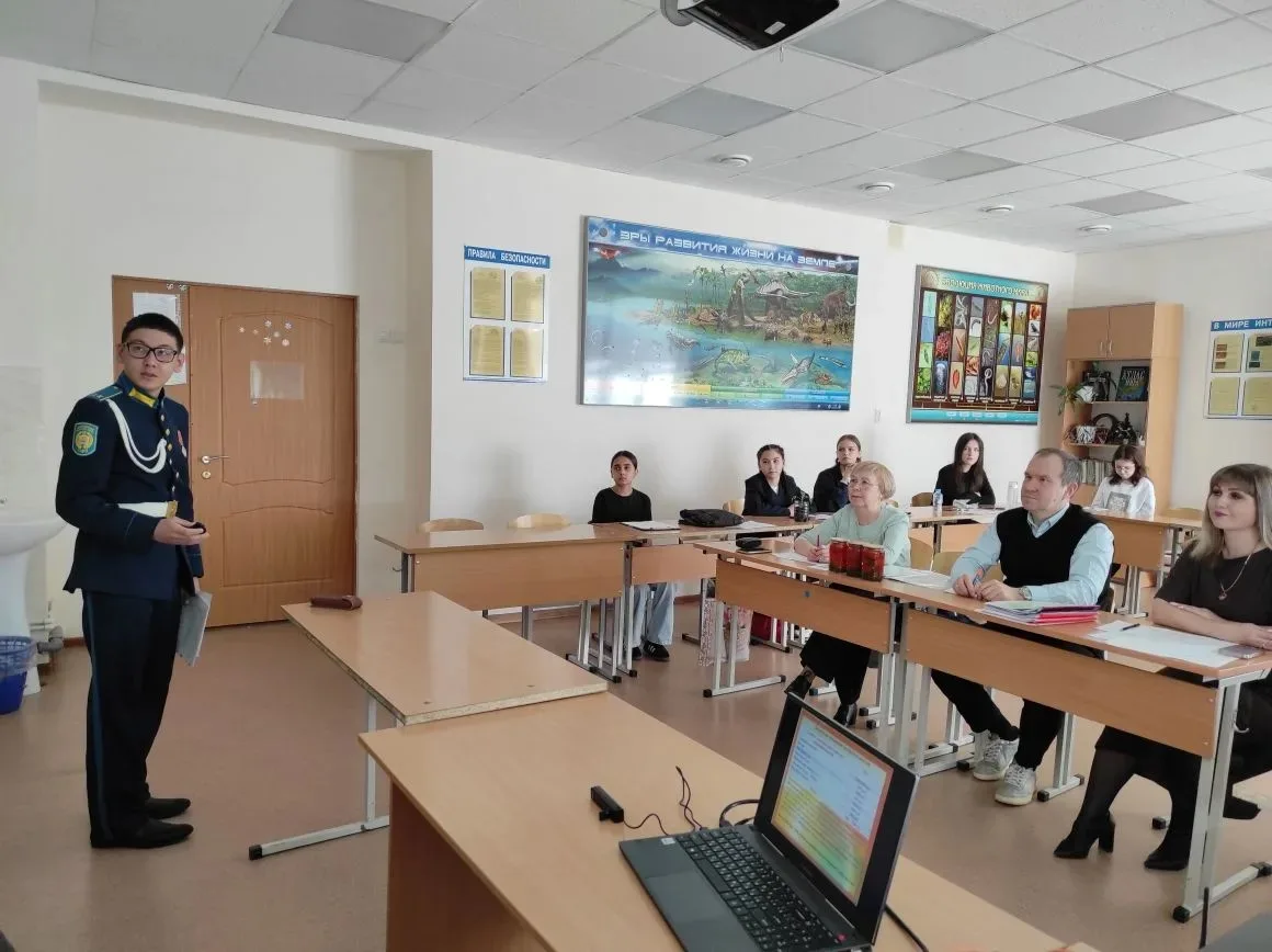 📢 Как выбрать профессию? «Хозяин Земли» показал на деле  В Башкирском кадетском корпусе прошёл очный
