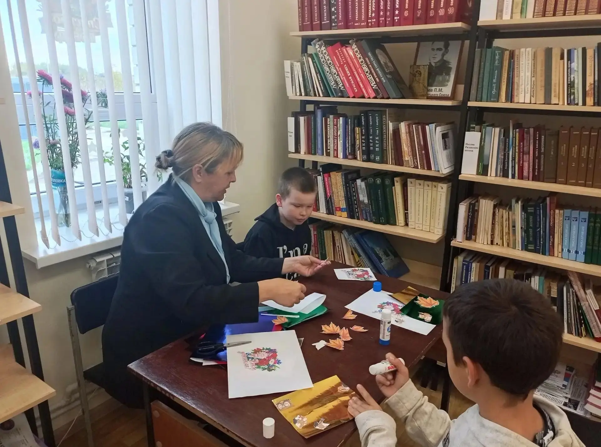 В преддверии Дня учителя в Поплевинской сельской библиотеке состоялся творческий мастер...