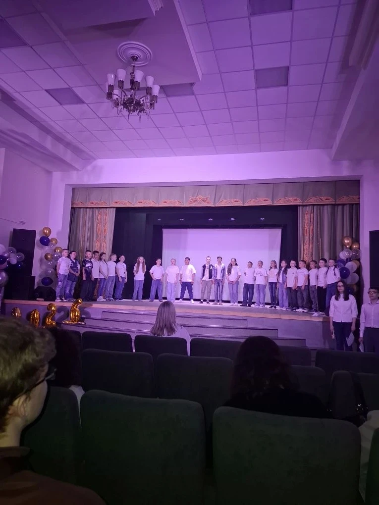 🎓 Первый выпускной в 4 классе!

🎈Для учащихся 4 класса нашей школы прошёл первый в их жизни школьн
