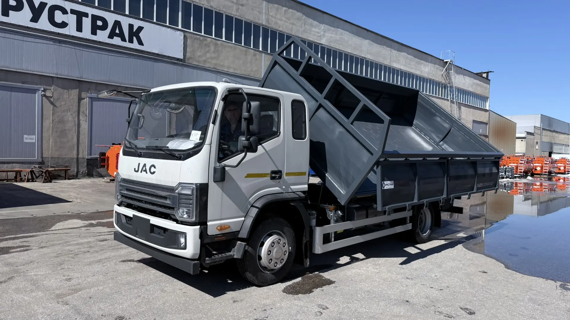 Самосвал с трехсторонней разгрузкой на шасси JAC-120