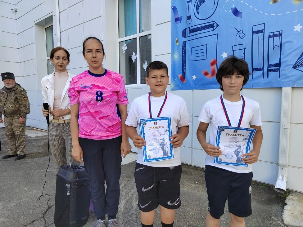 Сегодня на линейке состоялось вручение грамот и медалей нашим туристам 🎊