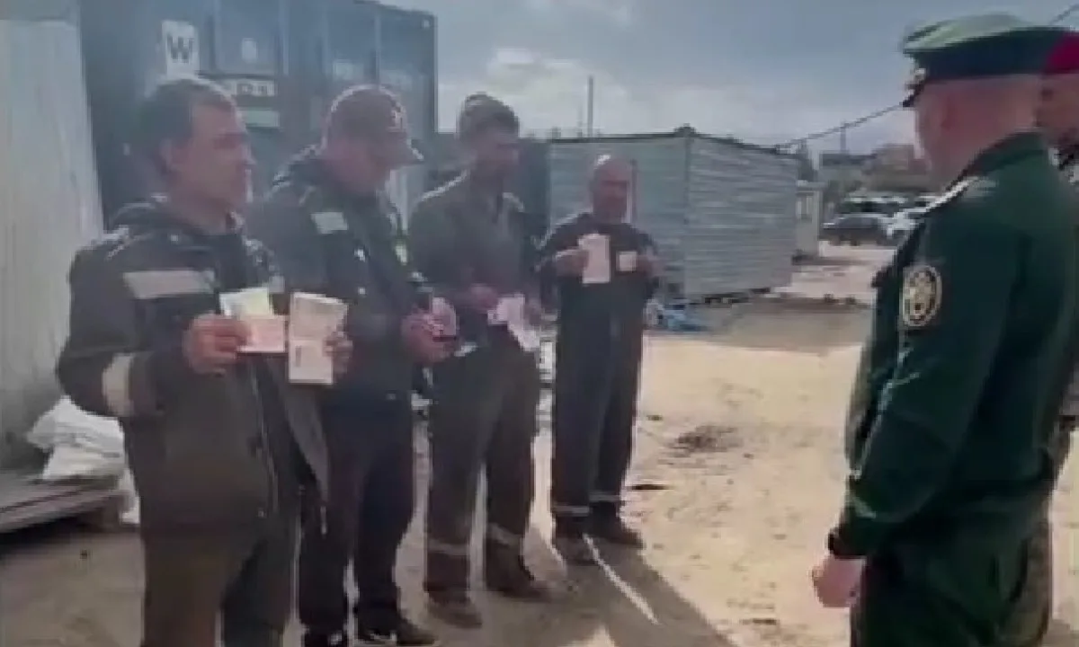 🚓 В Петрозаводске после рейда троих мужчин доставили в военкомат