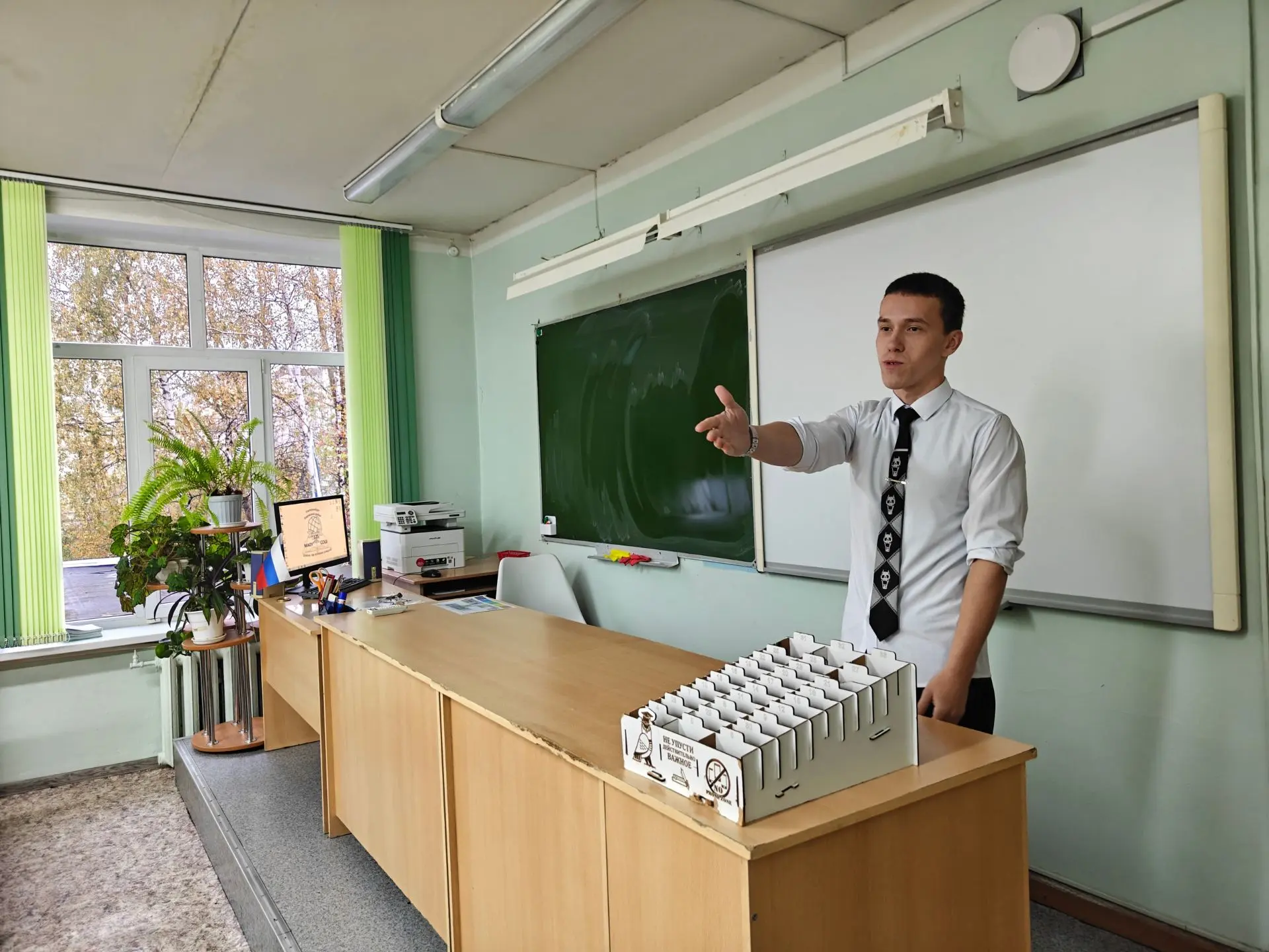 В День самоуправления в 9 «В» классе прошёл профориентационный урок. В роли спикера выс...