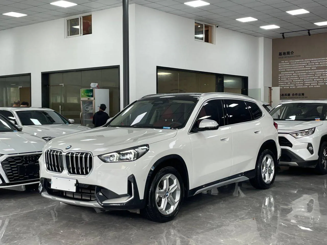 🚗 BMW X1 2023 sDrive20Li X Design Suite