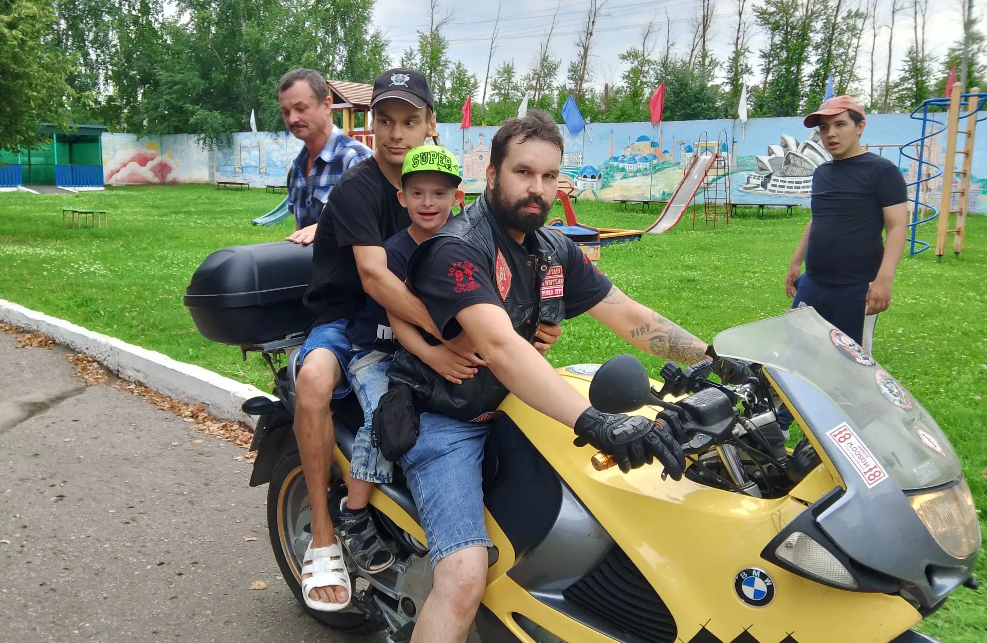 Выходные, которые запомнятся надолго!💕 
🏍В минувшие выходные к воспитанникам Центра «Росток» в гос