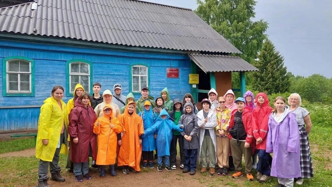 13 июня Мельницкая библиотека принимала гостей из Санкт-Петербурга. 
Библиотекарь познакомила их с и
