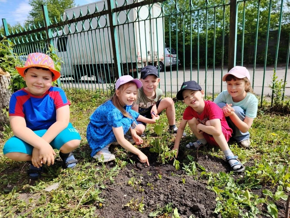 #АллеяВыпускников423 #группаРябинка423
📌По традиции нашего дошкольного учреждения выпускники высажи