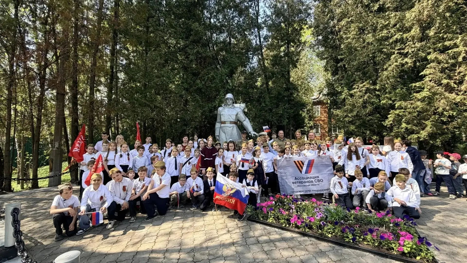 Мы помним! Мы гордимся! Традиционный митинг ко Дню Победы в школе.   В нашем учебном заведении уже с