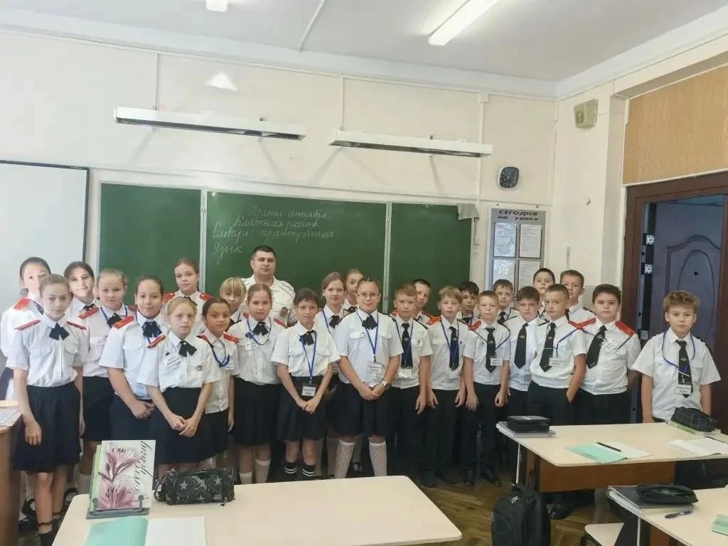 🚦 Автоинспекторы Славянского района напомнили школьникам о дорожной безопасности