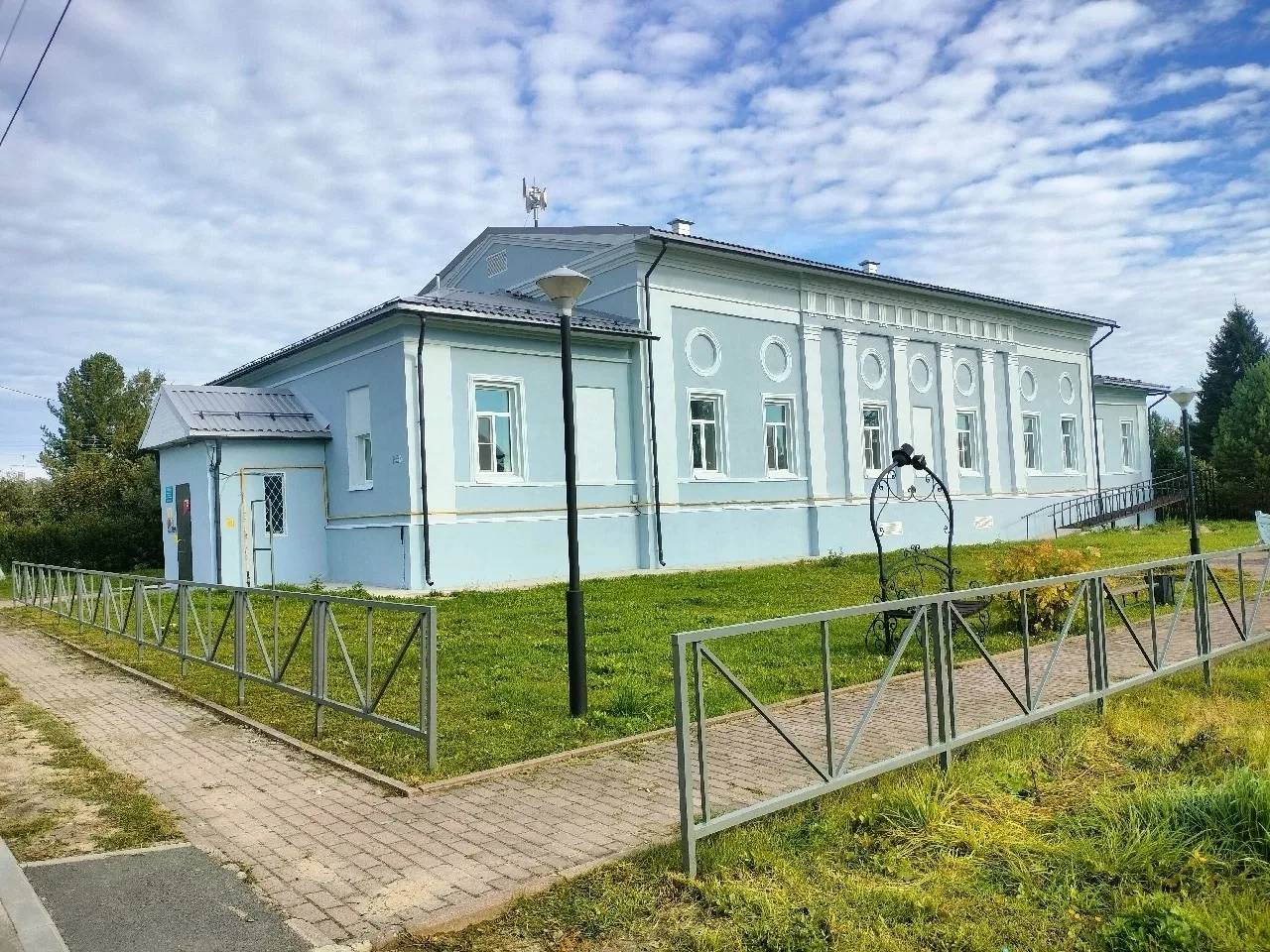 Здание Усть-Кубинского краеведческого музея преобразилось снаружи и изнутри. Территорию...