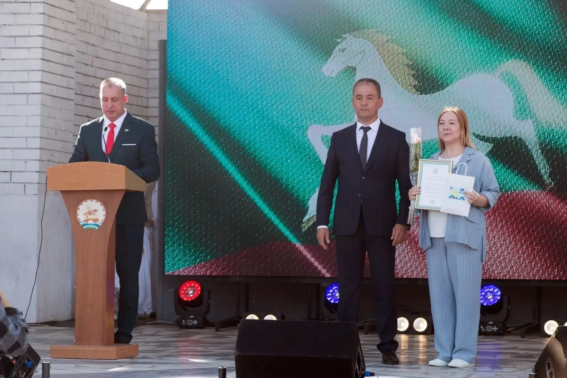 🎉 ГОРДОСТЬ НАШЕЙ ШКОЛЫ: ВЫСОКАЯ НАГРАДА — ПРИЗНАНИЕ ЗАСЛУГ!
