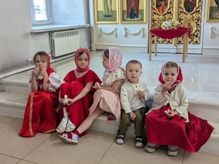 👼 Дети на Службе в Храме!  Наш Духовник всегда говорит, что с детьми надо приходить на Службу на сто