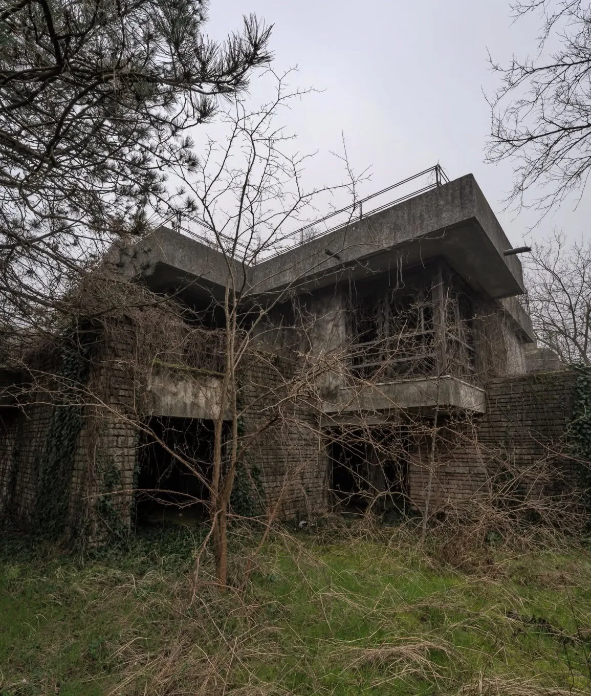 Заброшенное здание 🏚️