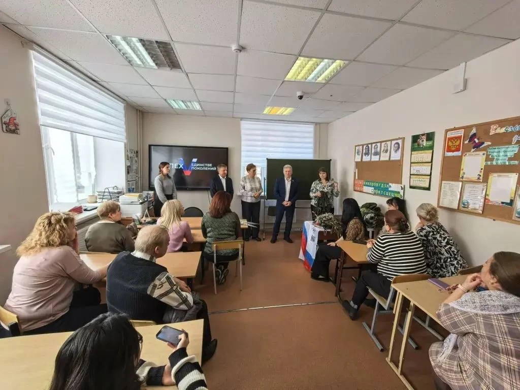 Сегодня состоялась встреча с коллективом школы № 8, в которой также приняли участие деп...