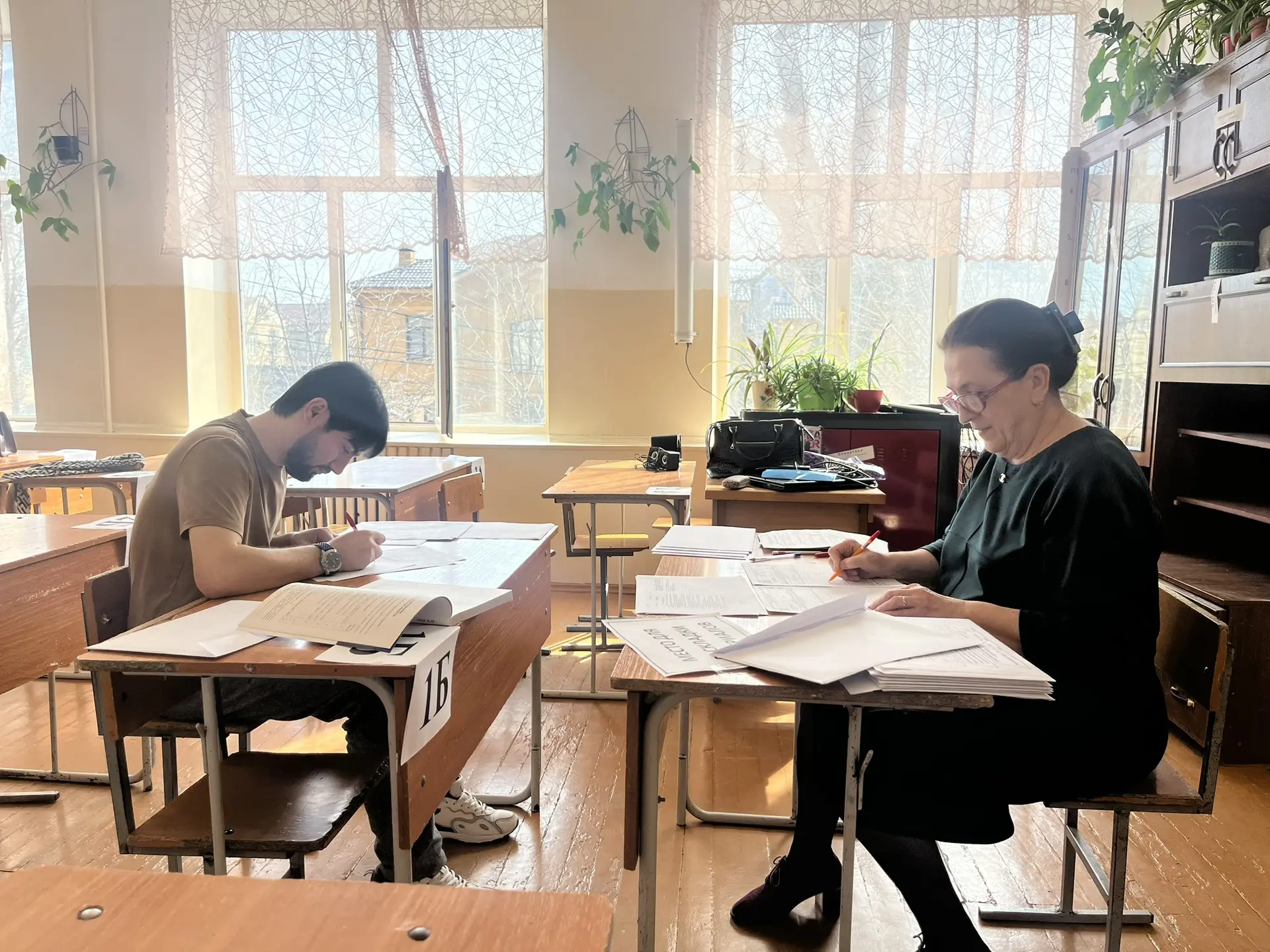 Сегодня специалисты по русскому языку проводят проверку работ участников апробационного экзамена ОГЭ