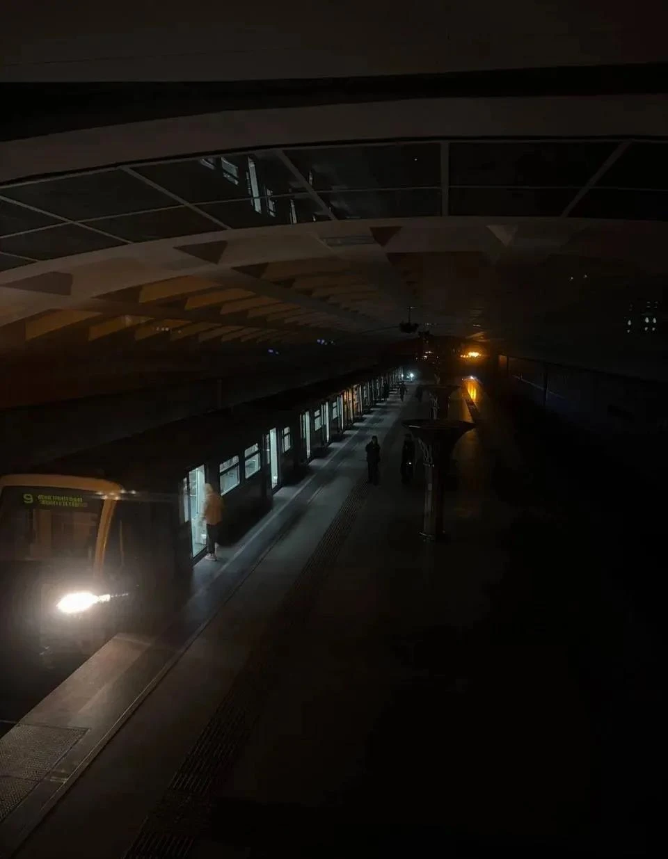 💡❌В метро на Дубравной отключили свет