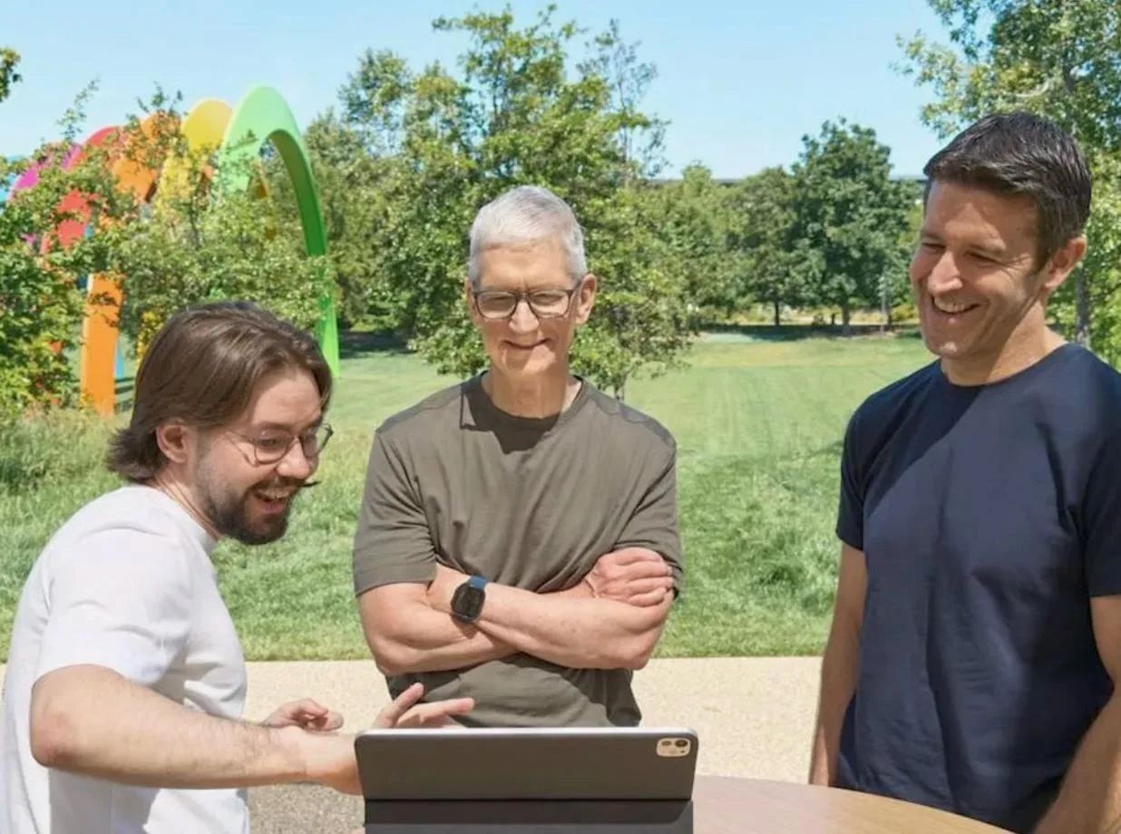 🍏 Студент из Екатеринбурга впечатлил главу Apple Тима Кука

22-летний уралец Антон Баранов представ