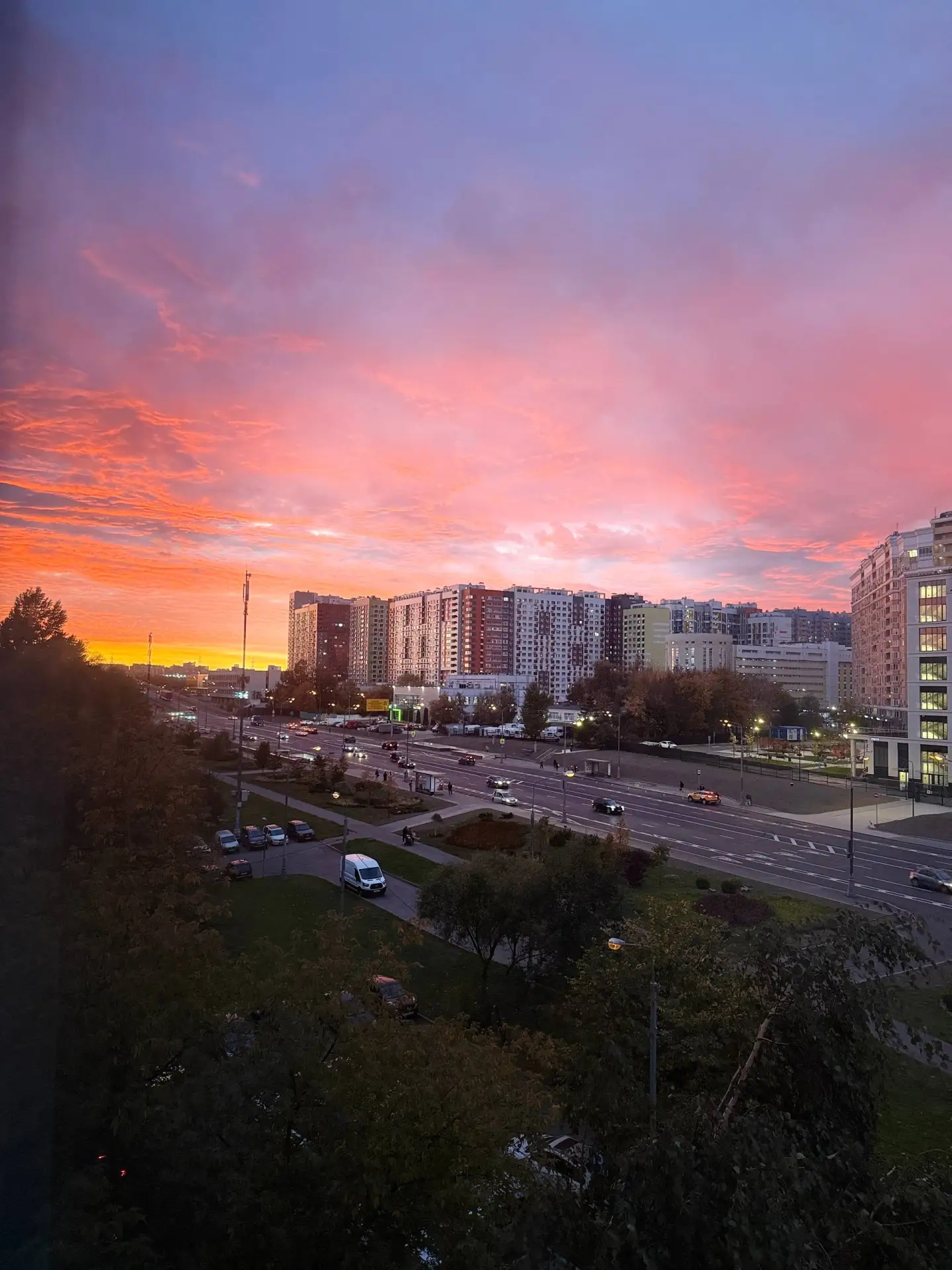 🌆 А вы заметили, что темнеет теперь раньше?