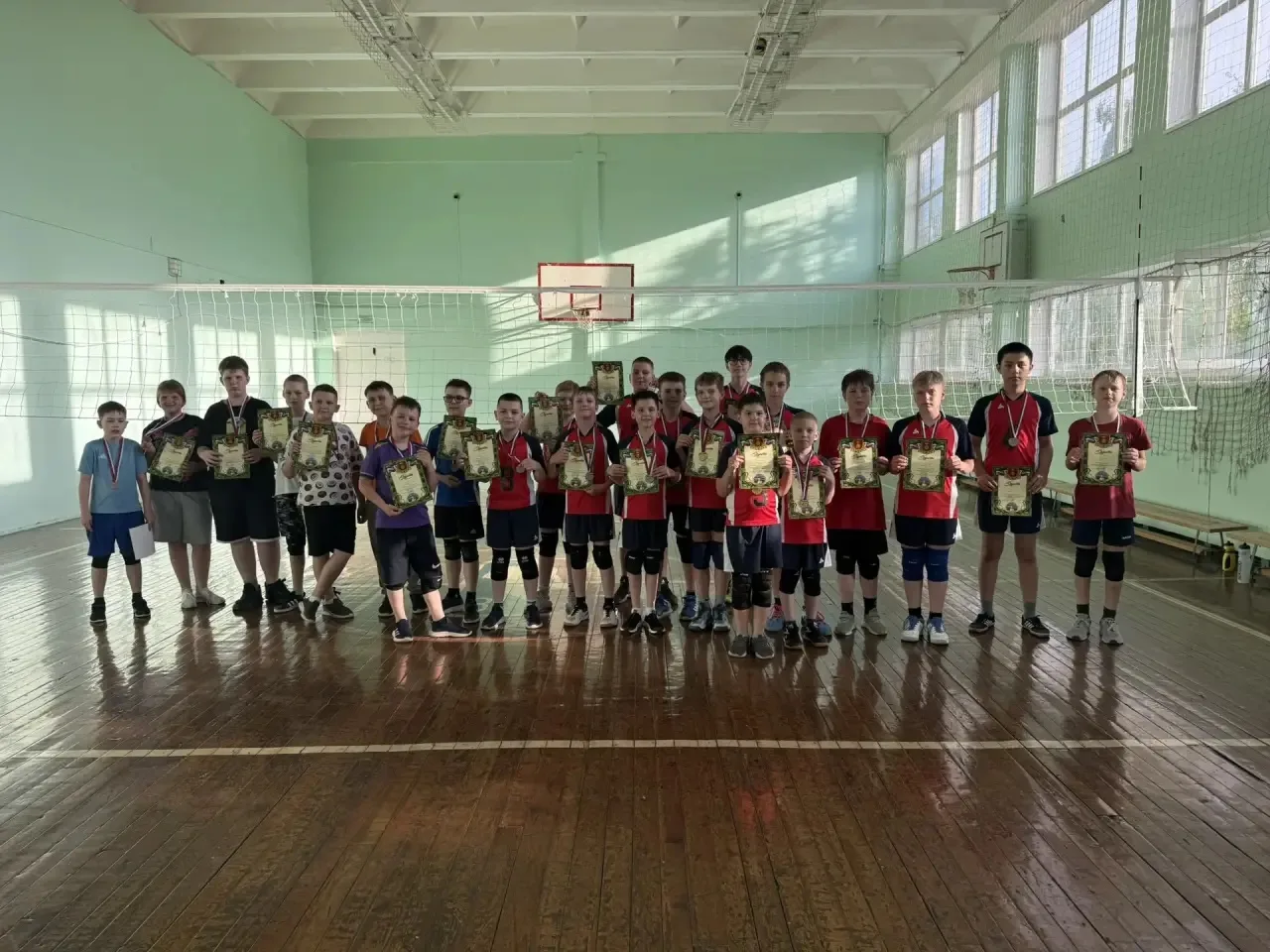 МАЛЬЧИШКИ ПОДВЕЛИ ИТОГИ✅
✔️Учебный год наши юноши зафиналили товарищеским турниром по волейболу сред