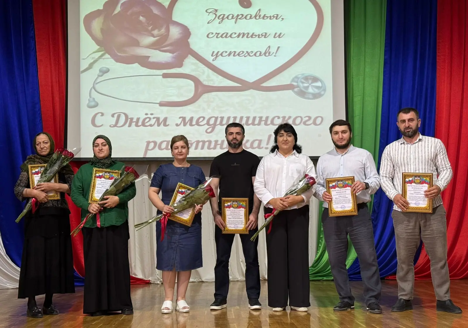 🚩В Кизлярском районе чествовали медицинских работников
 
Праздник, посвященный Дню медицинского раб