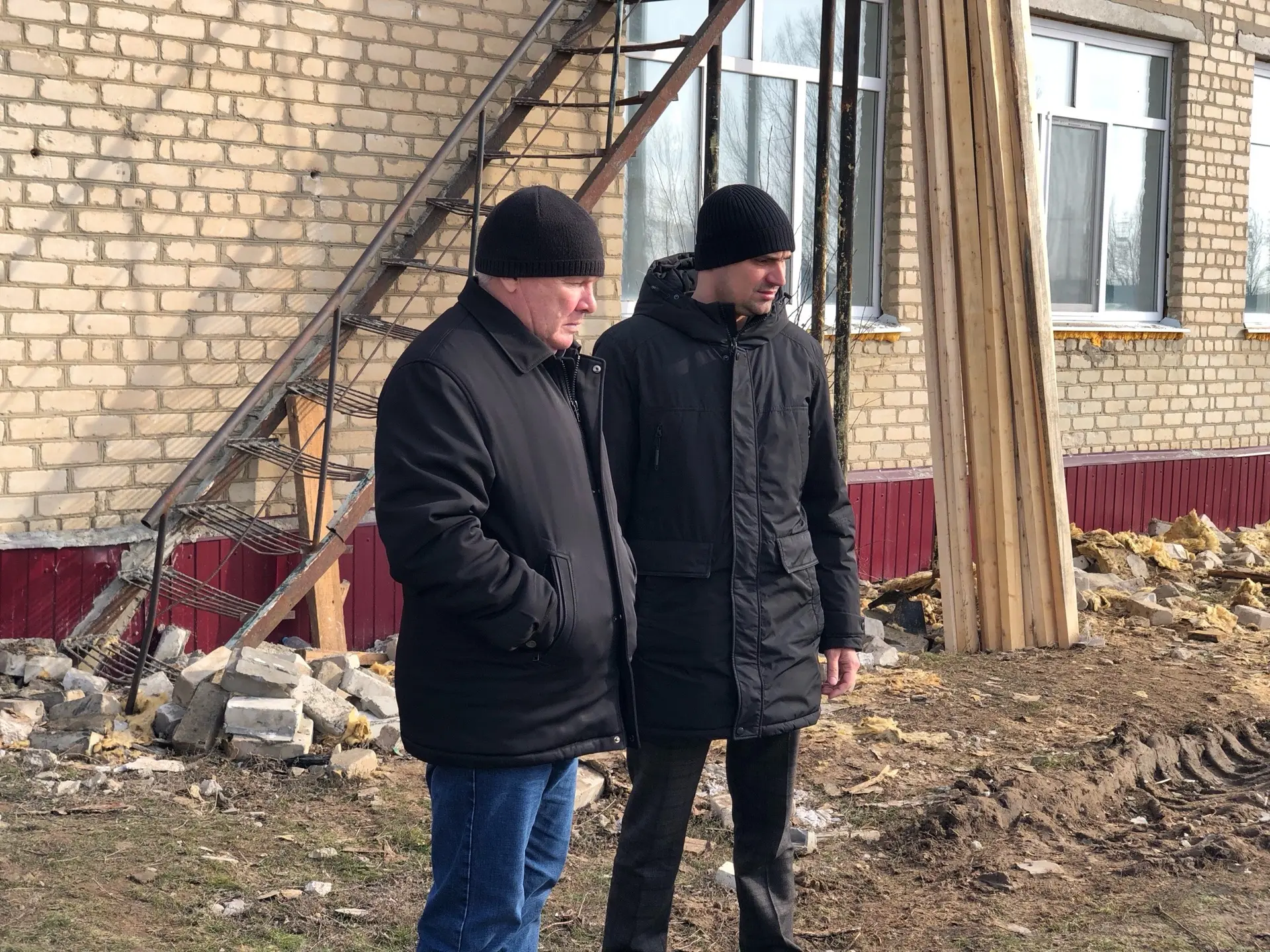 🧱 В детском саду п. Трудовик начались ремонтно-восстановительные работы кровли, поврежденной в резул