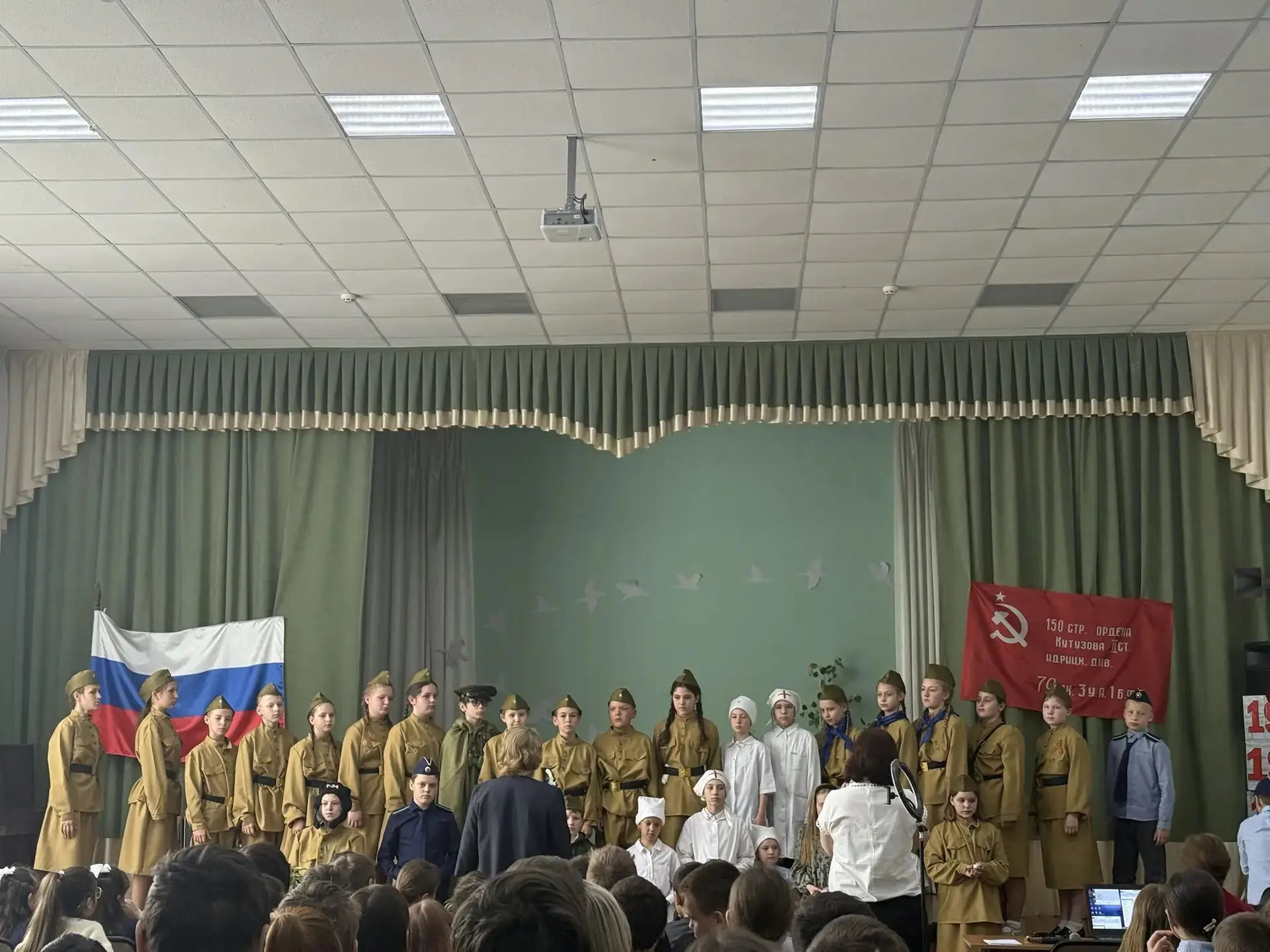 В Красноткацкой школе нам посчастливилось (именно посчастливилось) стать зрителями невероятного спек