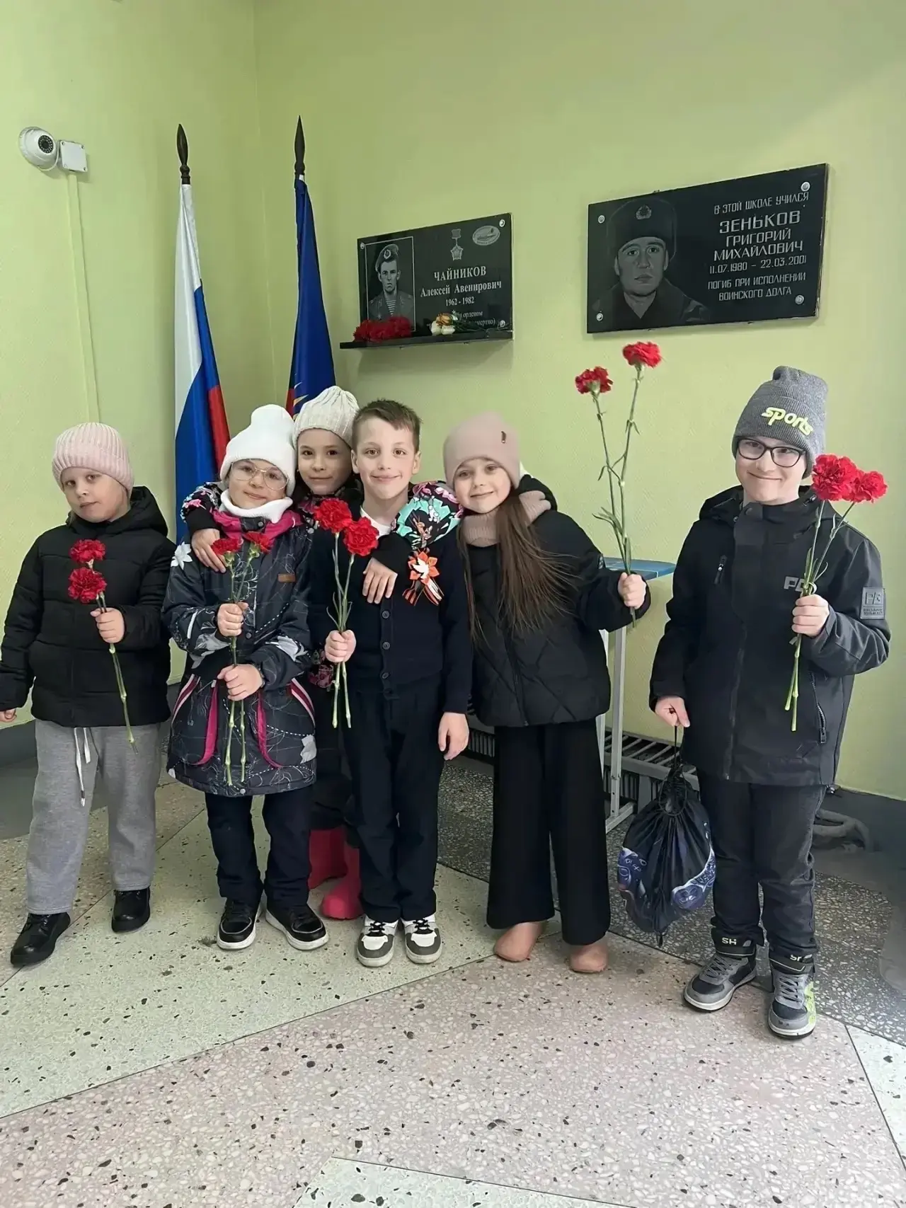 💪 Маленькие руки — большая память: наши самые юные ученики почтили память героя!  В рамках Всероссий