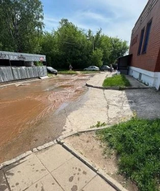 На Сурикова потоп 😨  ---------------- 👉 Поиск каналов в MAX  🚀 Купить рекламу в канале!