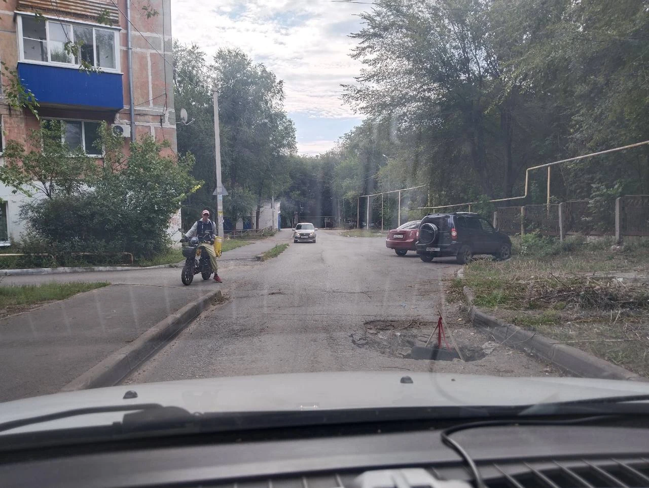 «Делают ремонт дороги, а Гагарина 7 обошли стороной на главной дороге. А она ведёт к шк...