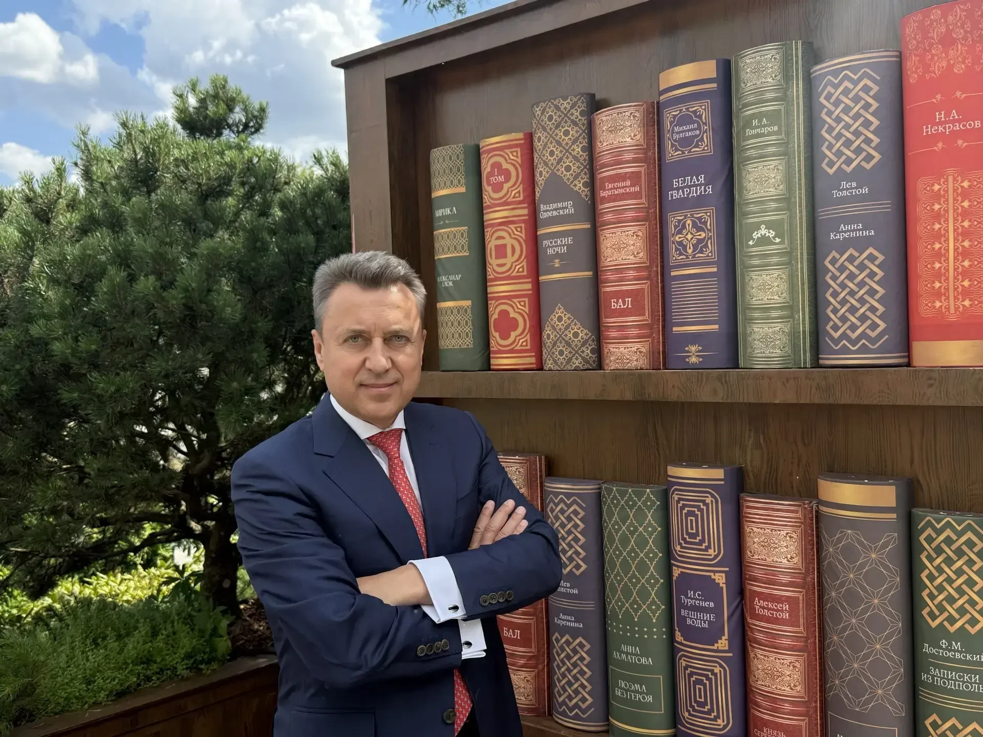 Большие книги - для большой страны. В Год единства народов России и в рамках Международ...
