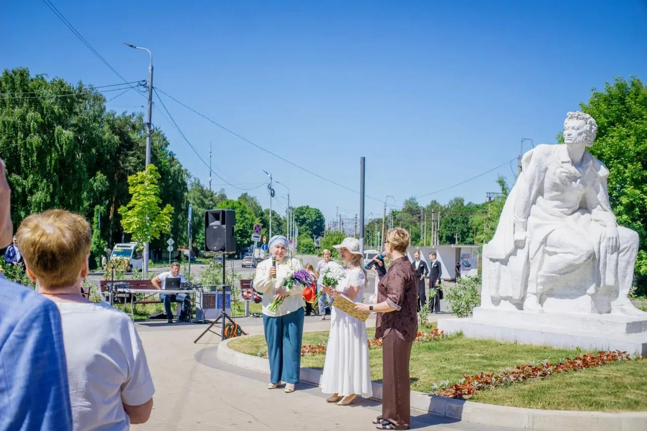 Поэтические чтения состоялись у памятника Пушкину в поселке Люберец