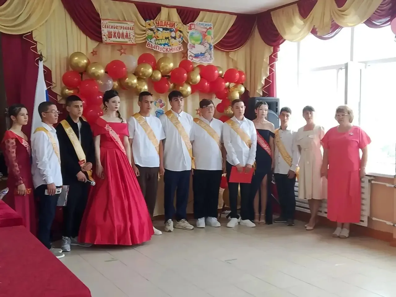 Выпускной вечер девятиклассников: прощание с детством и родной школой!

В нашей школе состоялся долг