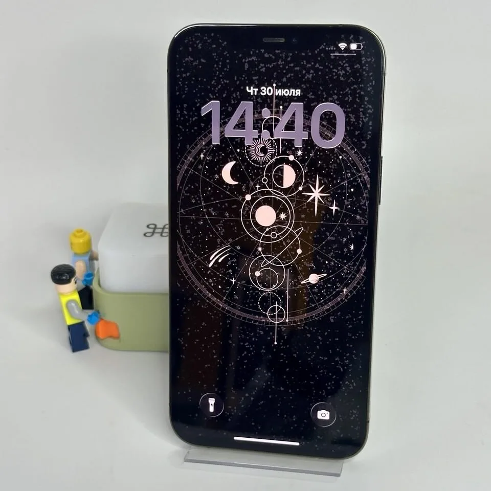 Осенью 2020 года Apple представила iPhone 12 Pro Max — флагман, который впервые в истории линейки по