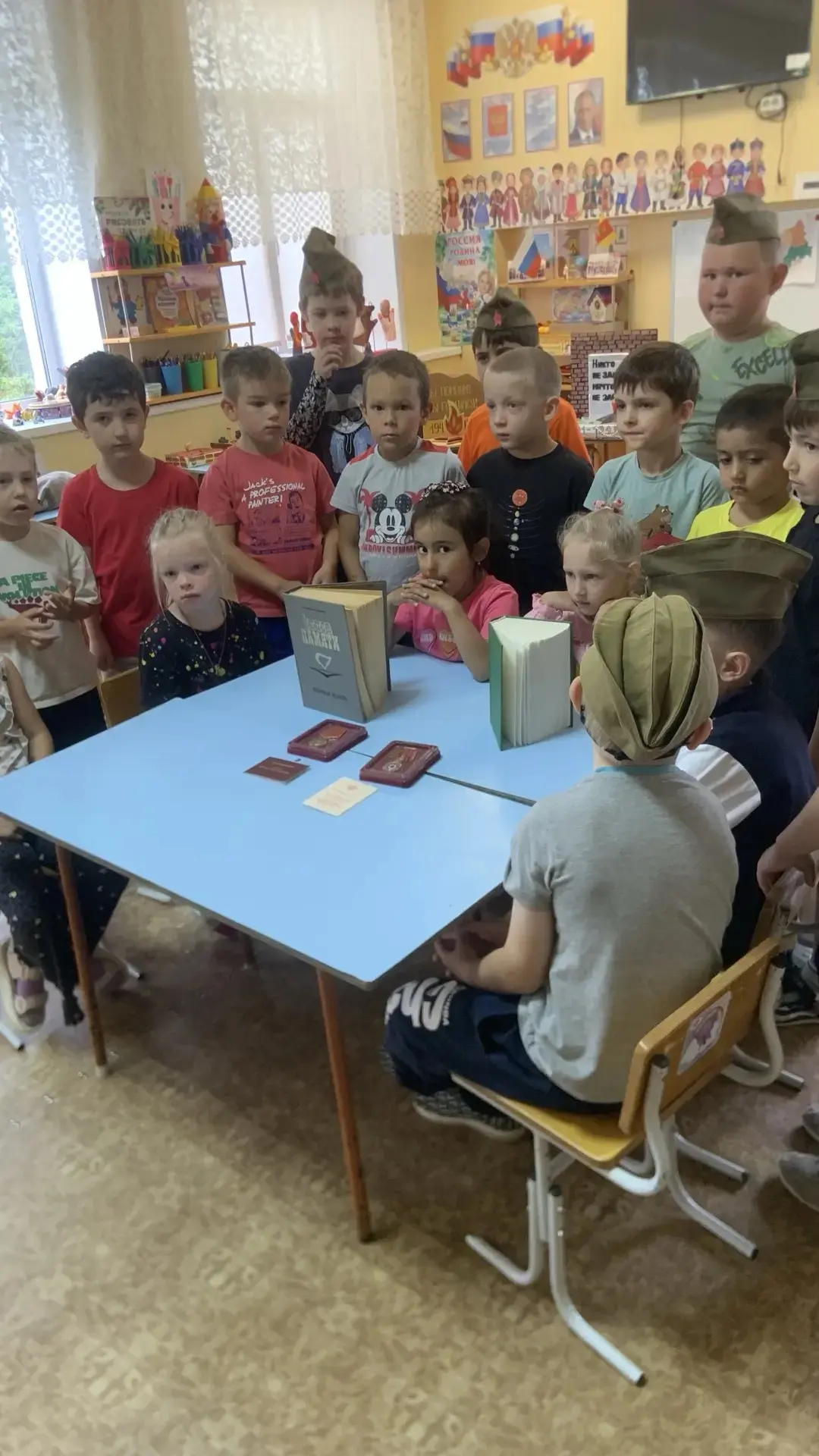 Сегодня, в День памяти и скорби, в нашем детском саду прошла важная беседа с ребятами старшей и подг