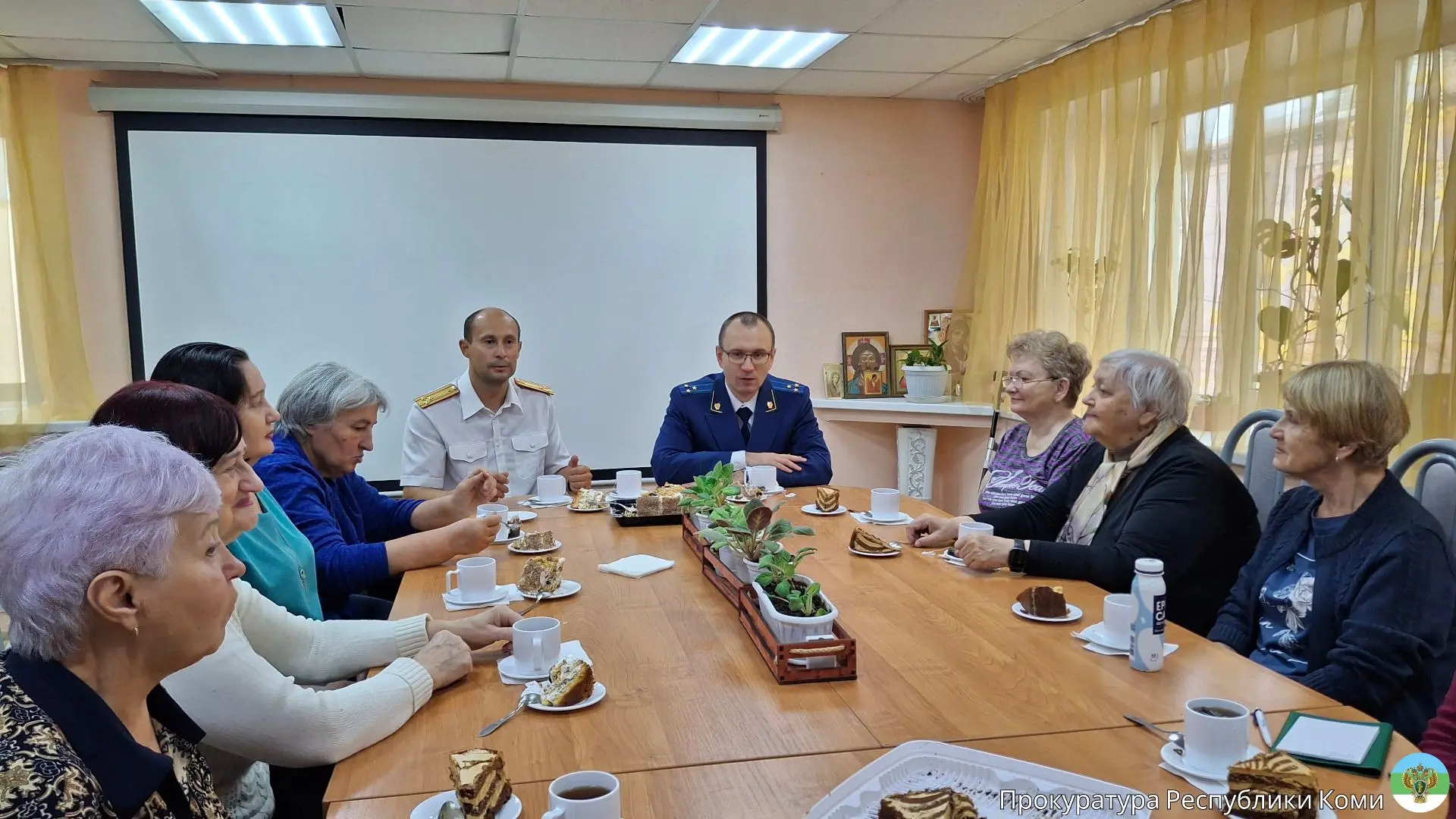 ✅ Перед празднованием Международного дня пожилых людей прокурор г. Воркуты Сергей Данил...