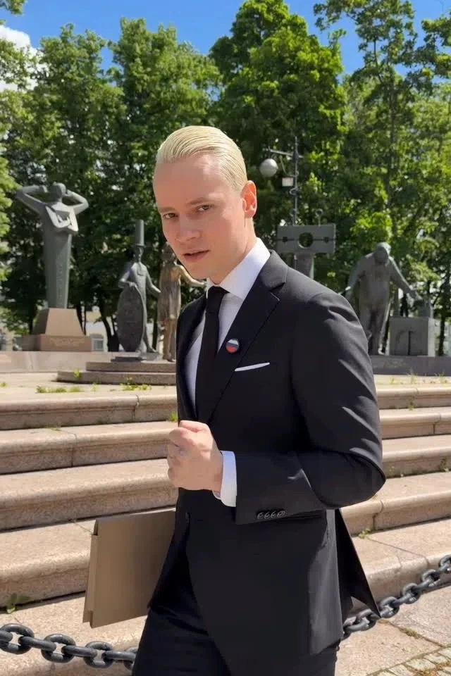 SHAMAN впервые откровенно рассказал о проблемах со слухом, которые сопровождают его ещё...